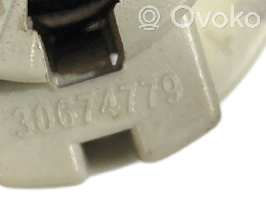 Aizmugurējā luktura detaļa