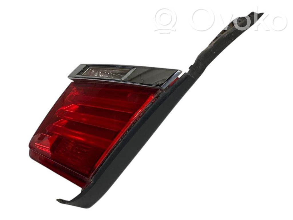 Taillight in the hood