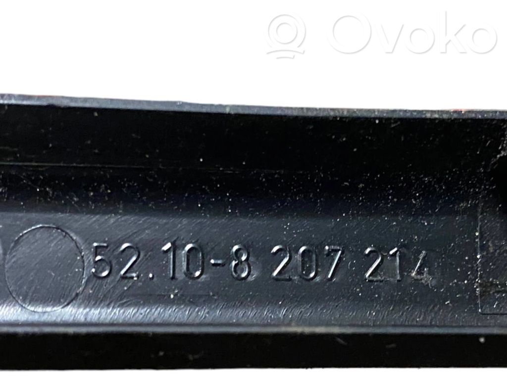 Priekšējā pasažiera sēdekļa sliedītes dekoratīvā apdare