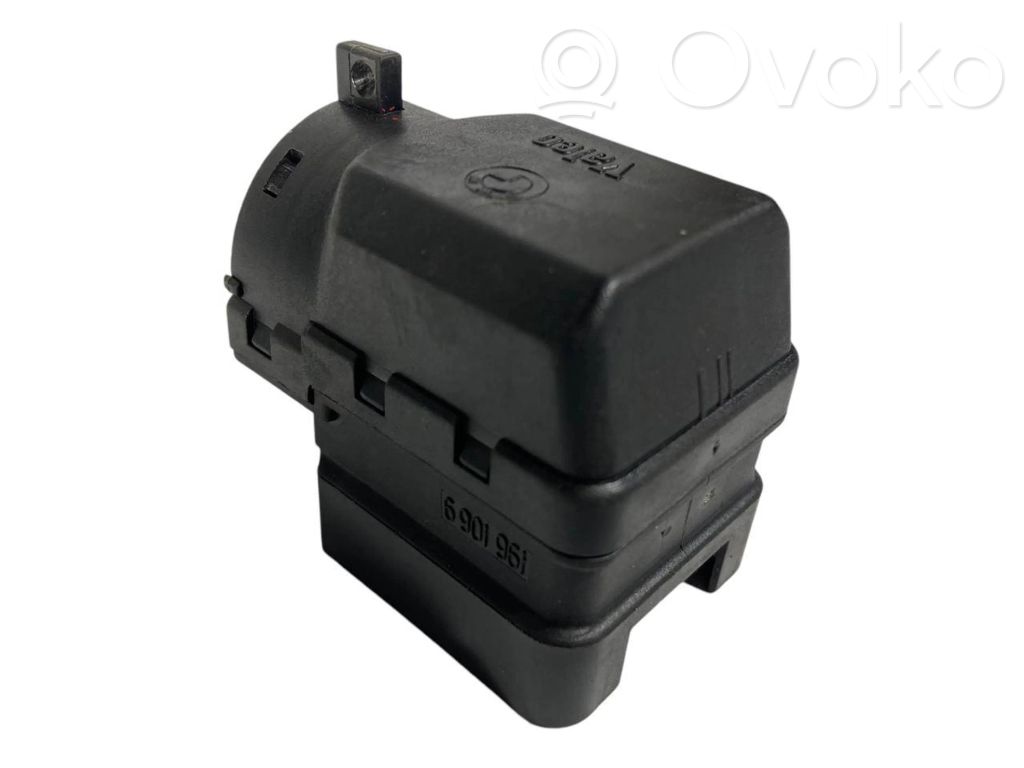 Ignition switch contacts