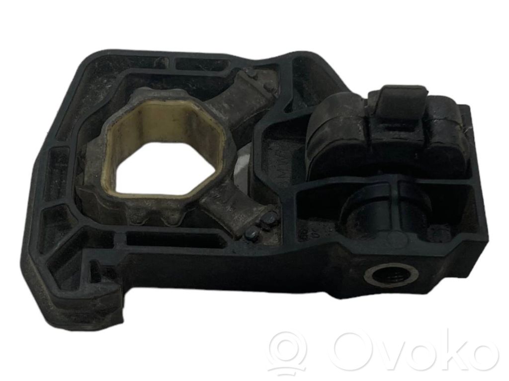 Radiator(s) holder/bracket