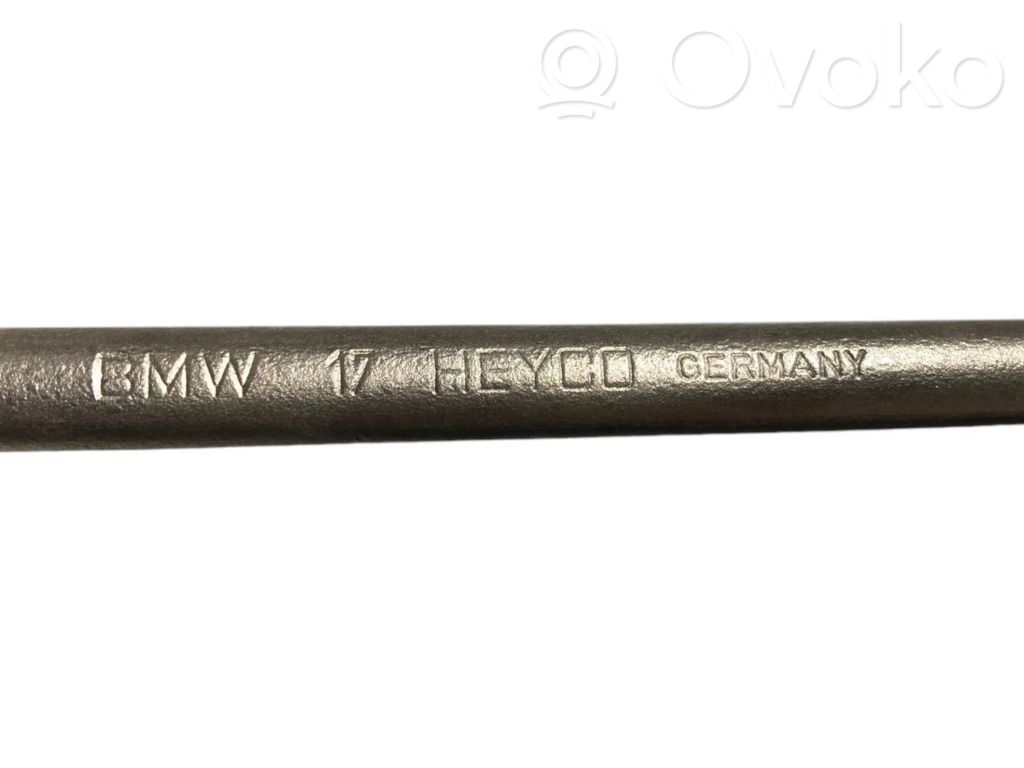 Riteņu uzgriežņatslēga