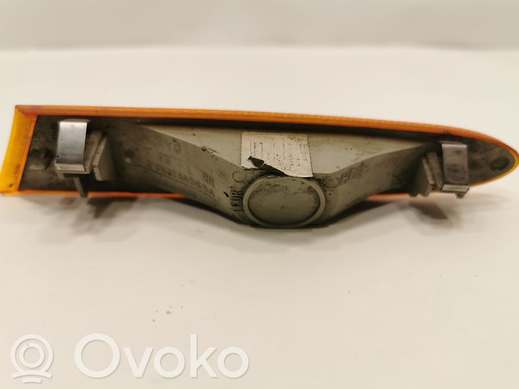 Указатель поворота на переднем бампере