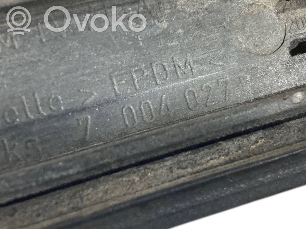 Spārna dekoratīvā apdare (moldings)