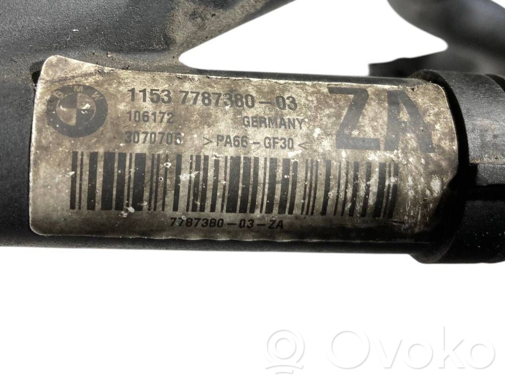 Caurulīte (-es) / šļūtene (-es)