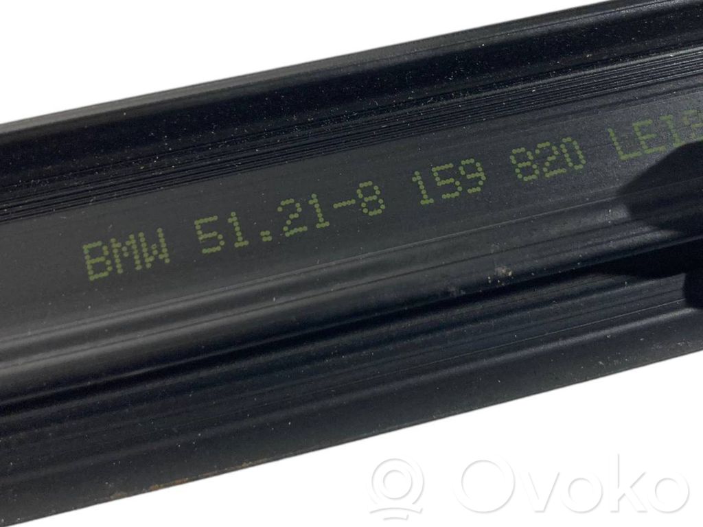 Priekšpusē durvju stikla apdare