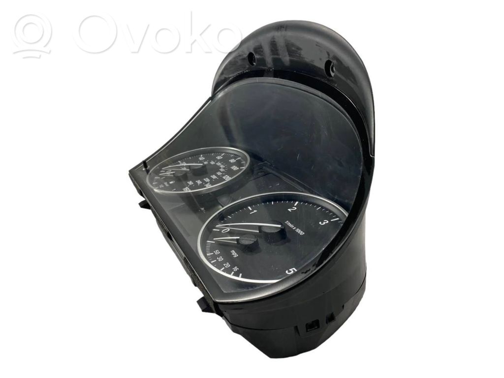Speedometer (in the instrument panel)