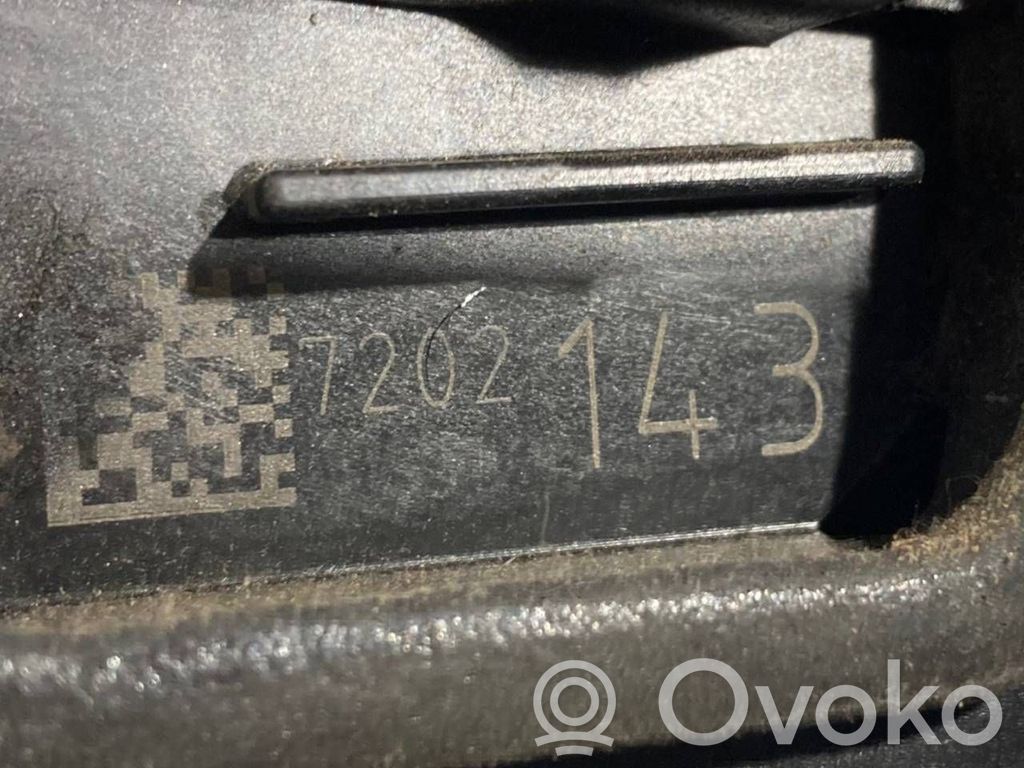 Priekšpusē slēdzene