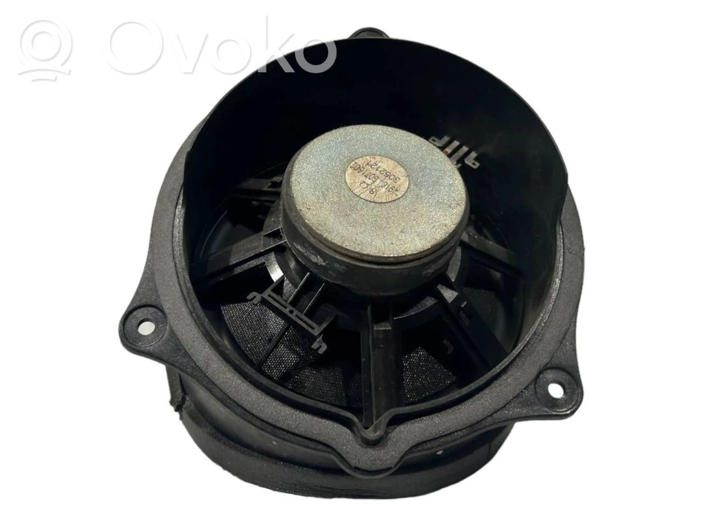 Speaker(s) in front door