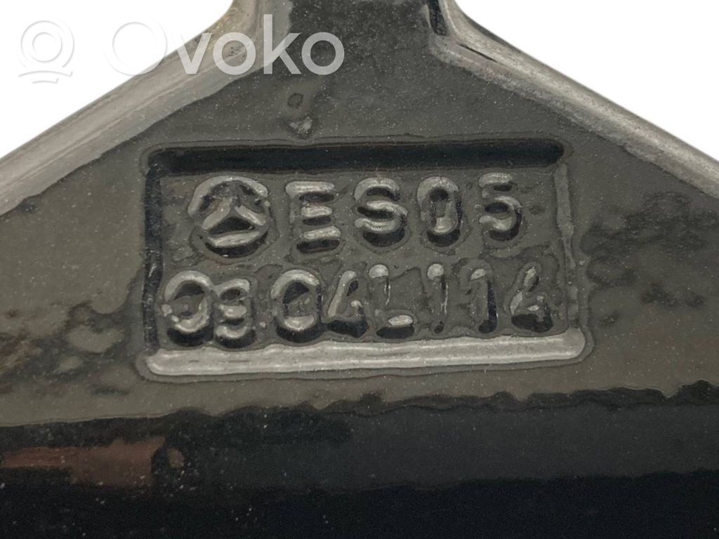 Aizmugurē apakšējā vira (eņģe)