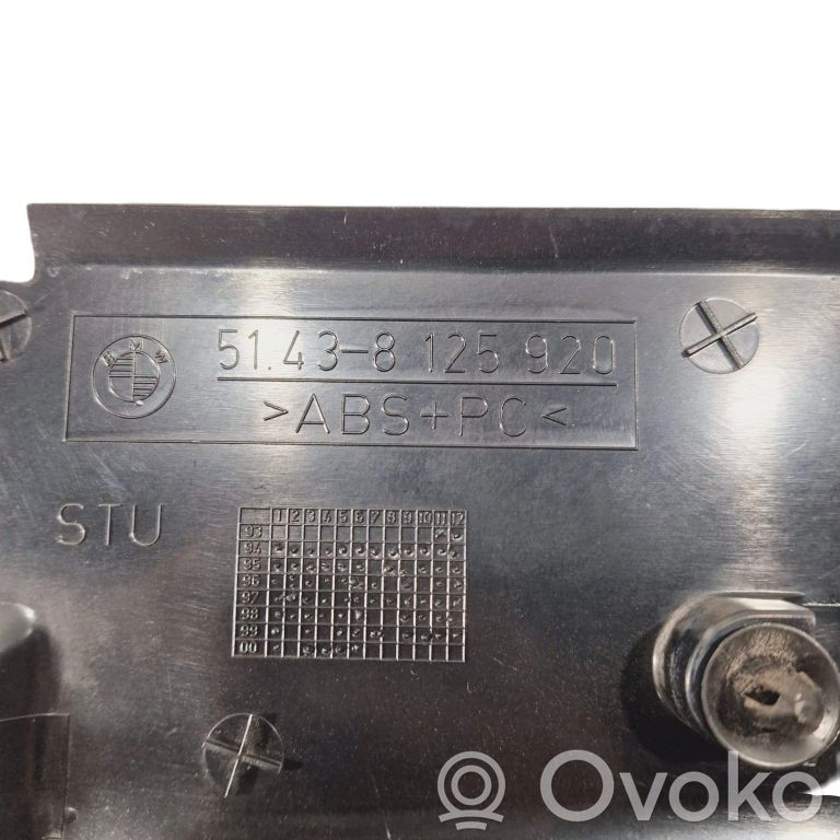 (A) statņa dekoratīvā apdare