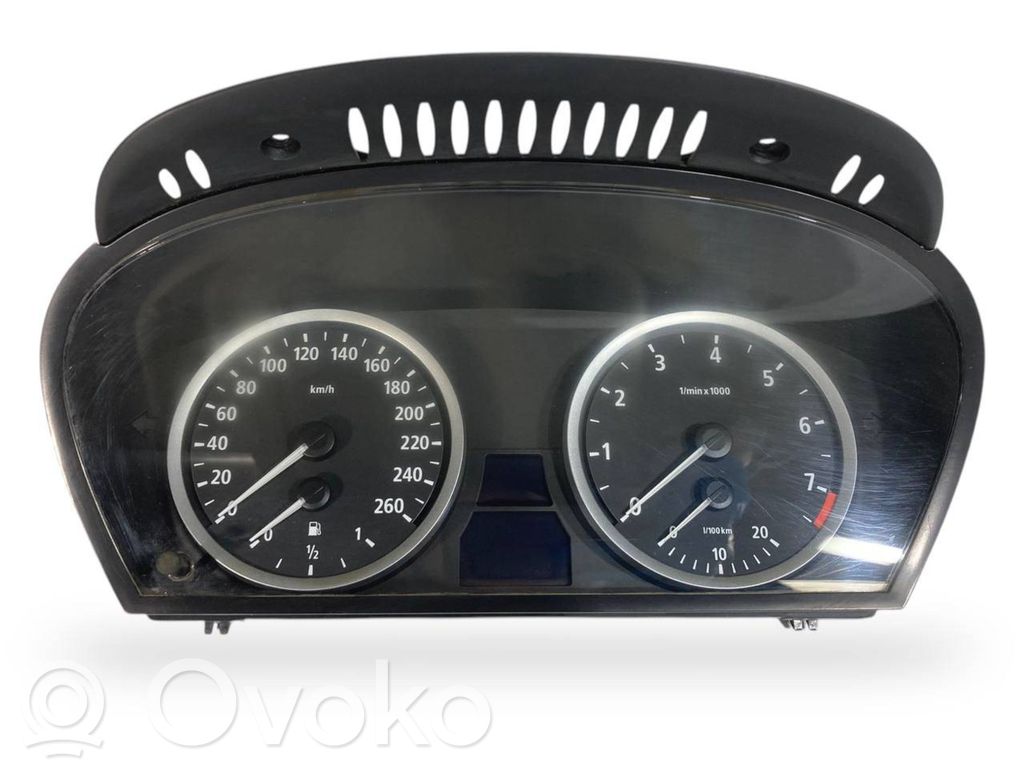 Speedometer (in the instrument panel)