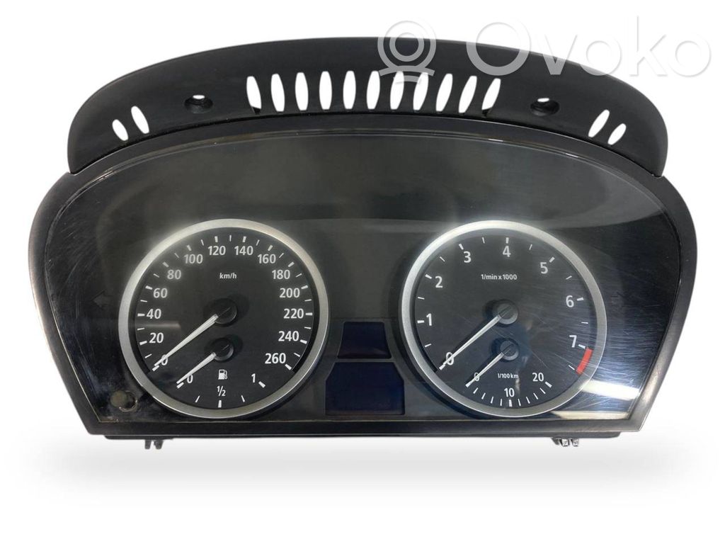 Speedometer (in the instrument panel)