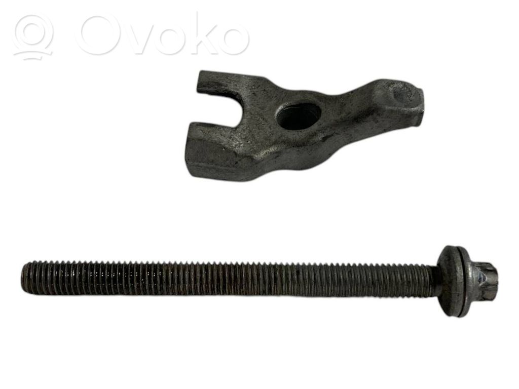 Nozzle holder/shoulder