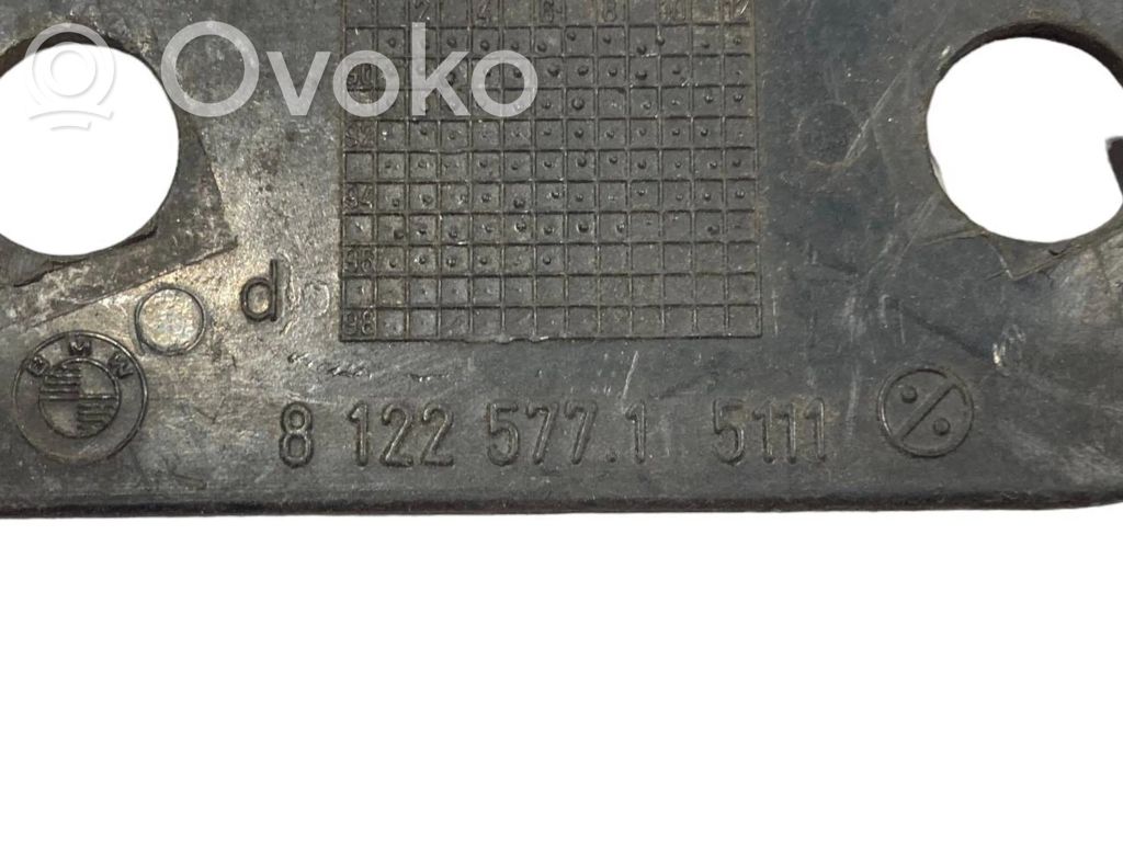 Priekšpusē bampera turētājs