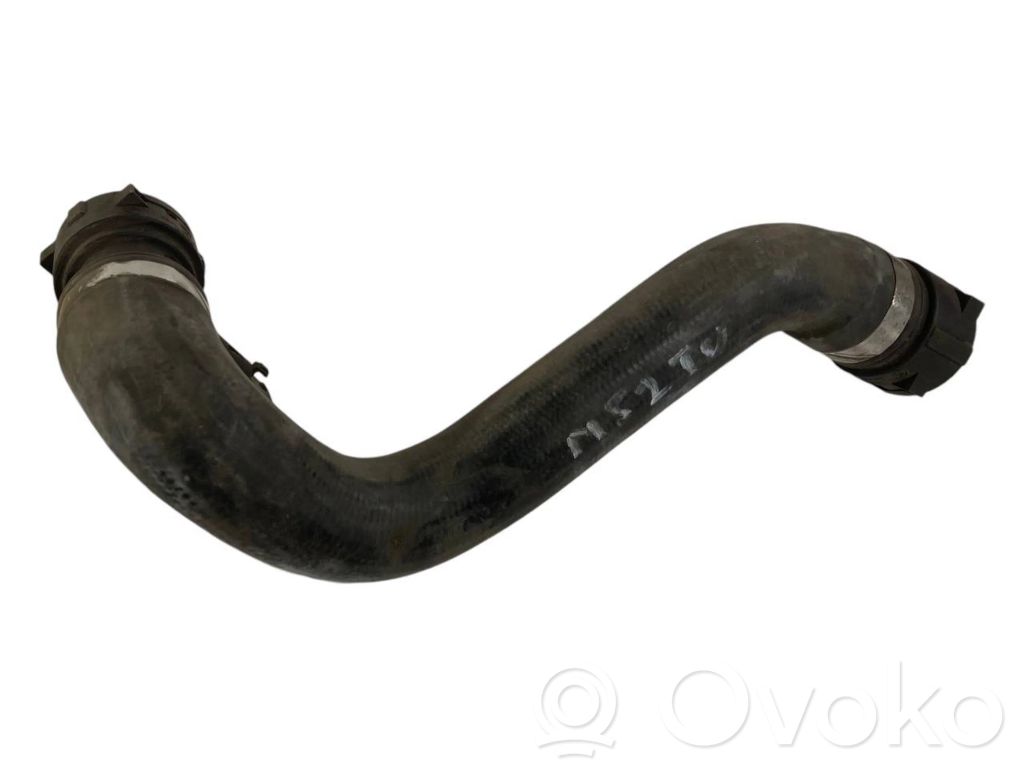 Caurulīte (-es) / šļūtene (-es)