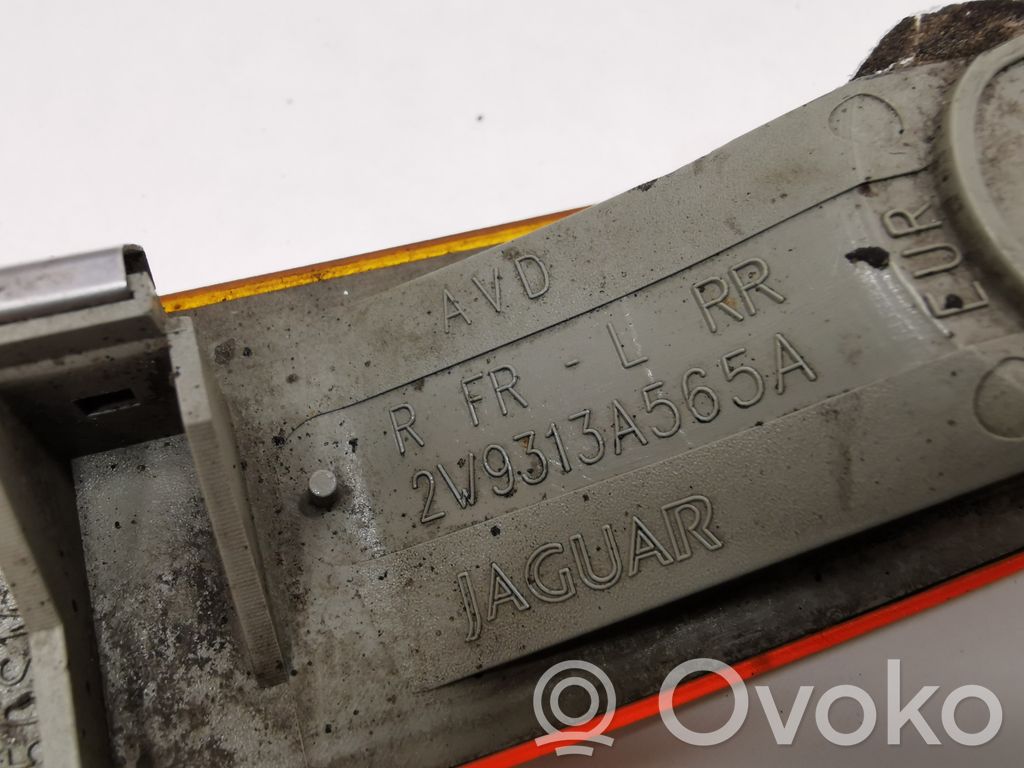 Priekšējā bufera pagrieziena rādītājs