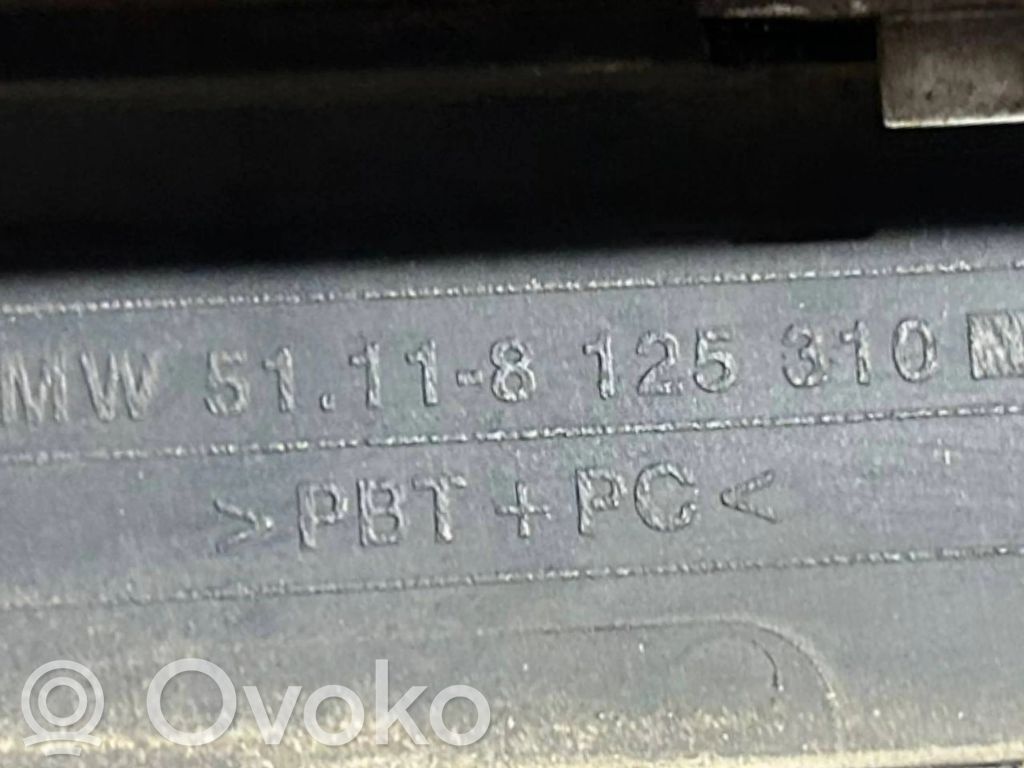 Priekšpusē dekoratīva bampera uzlikas