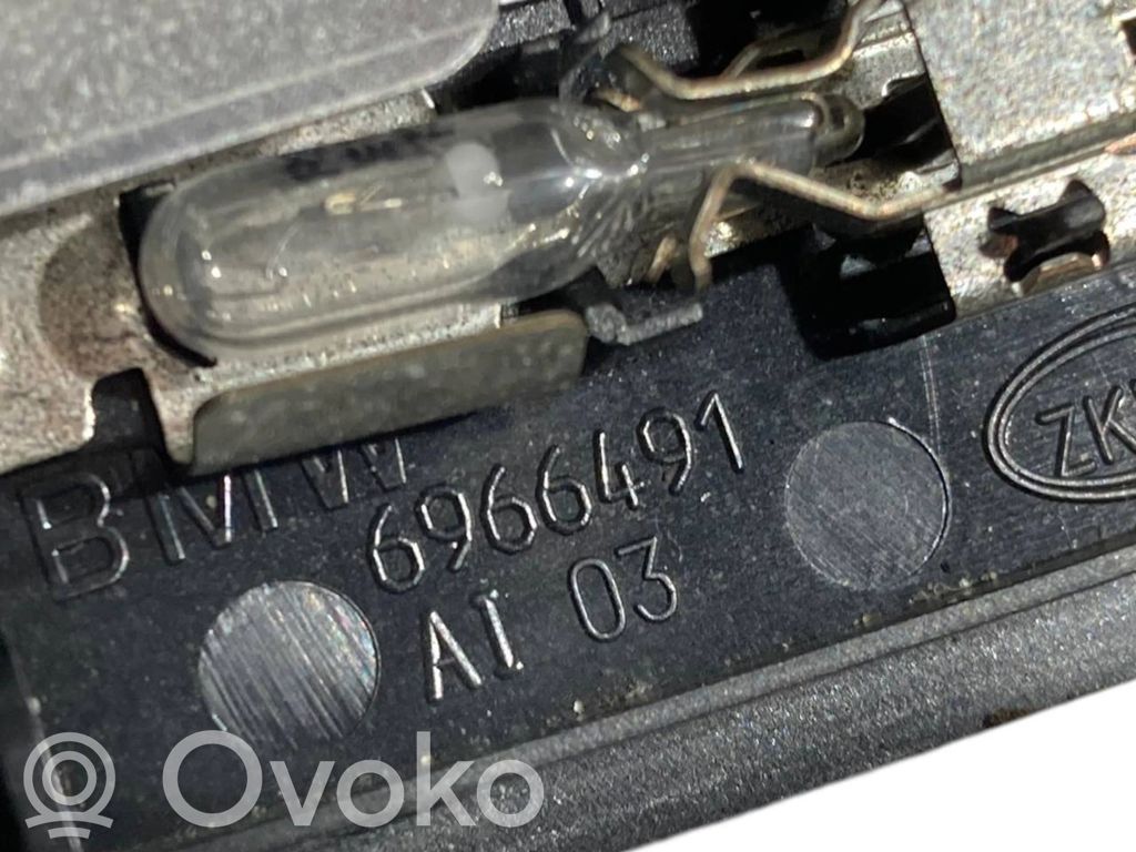 Освещение передних сидений