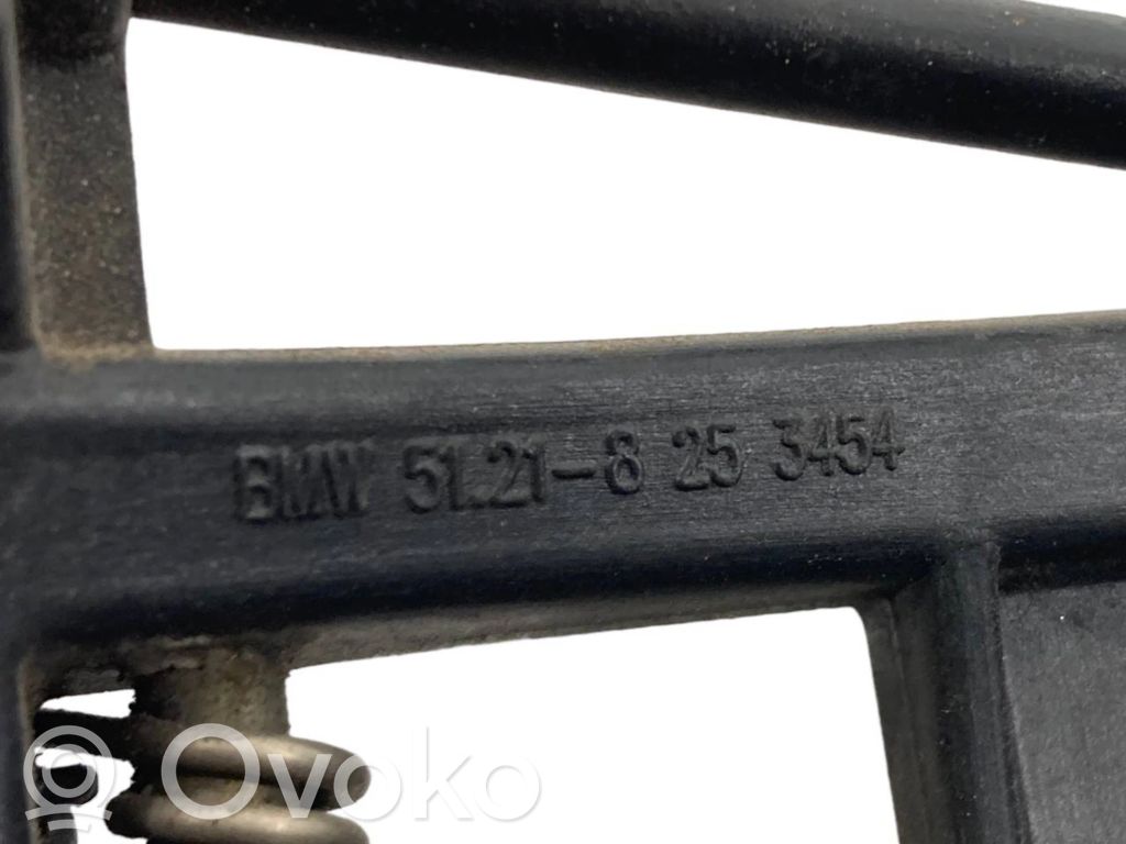 Aizmugurē turētājs / kronšteins ārējam atvēršanas rokturim