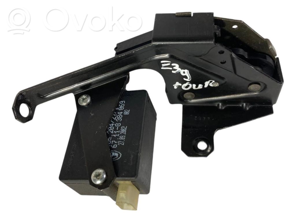 Rear window lock