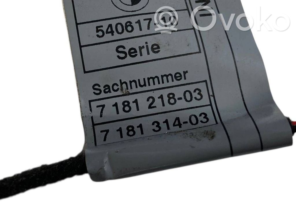 Priekšpusē durvju roktura vāciņš