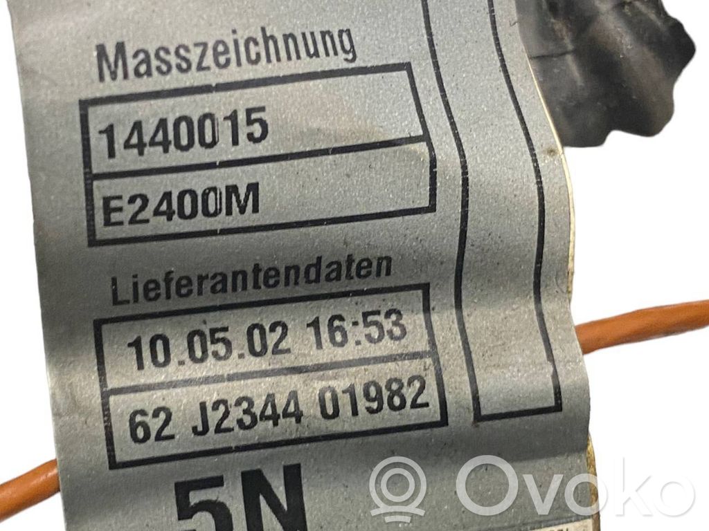 Fuel injector wires
