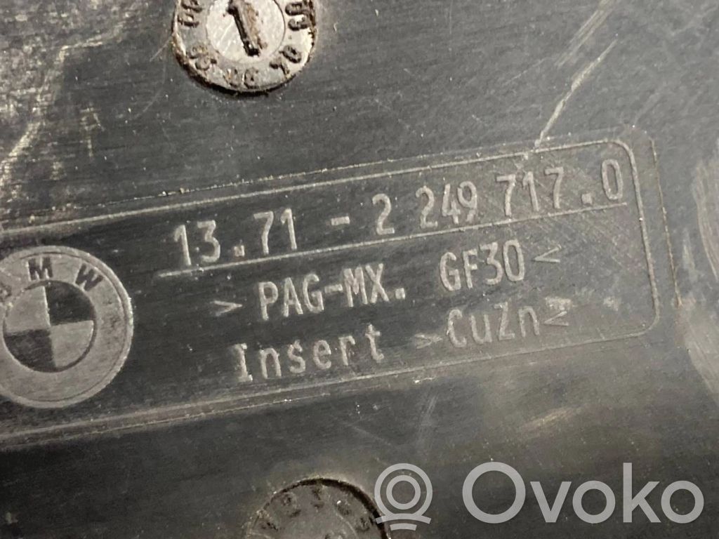 Dzinēja pārsegs (dekoratīva apdare)