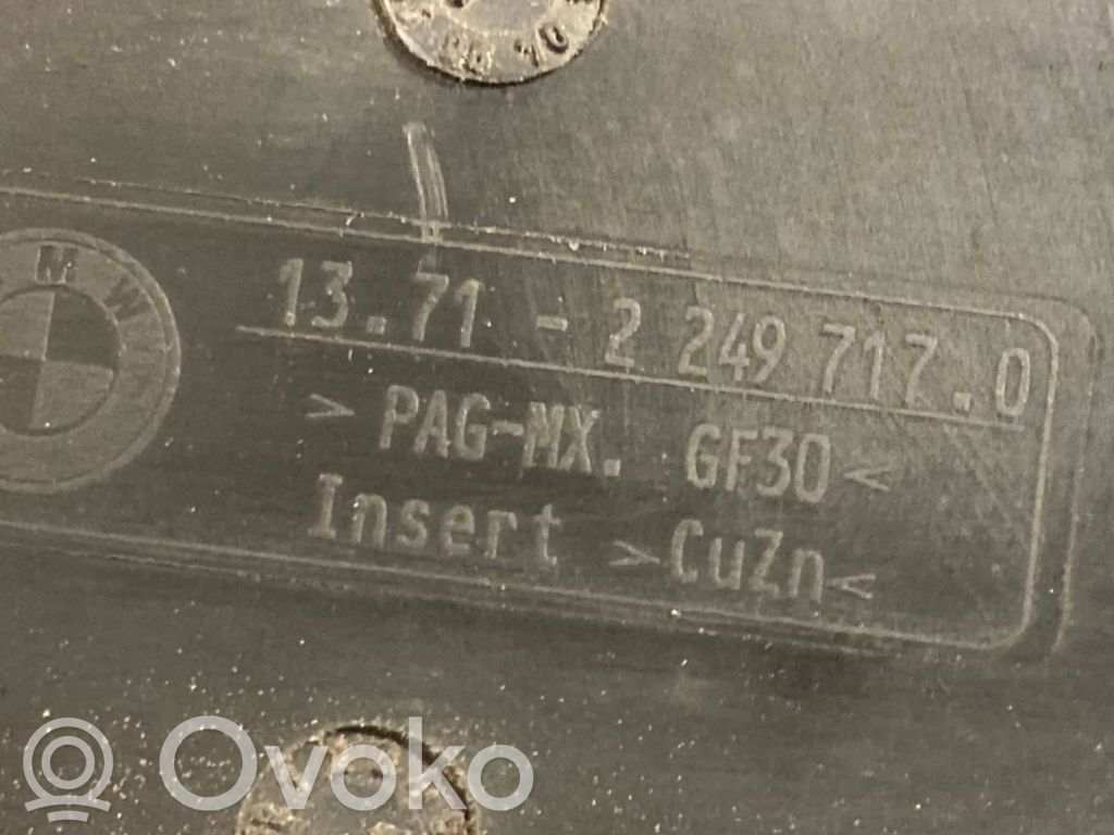 Dzinēja pārsegs (dekoratīva apdare)