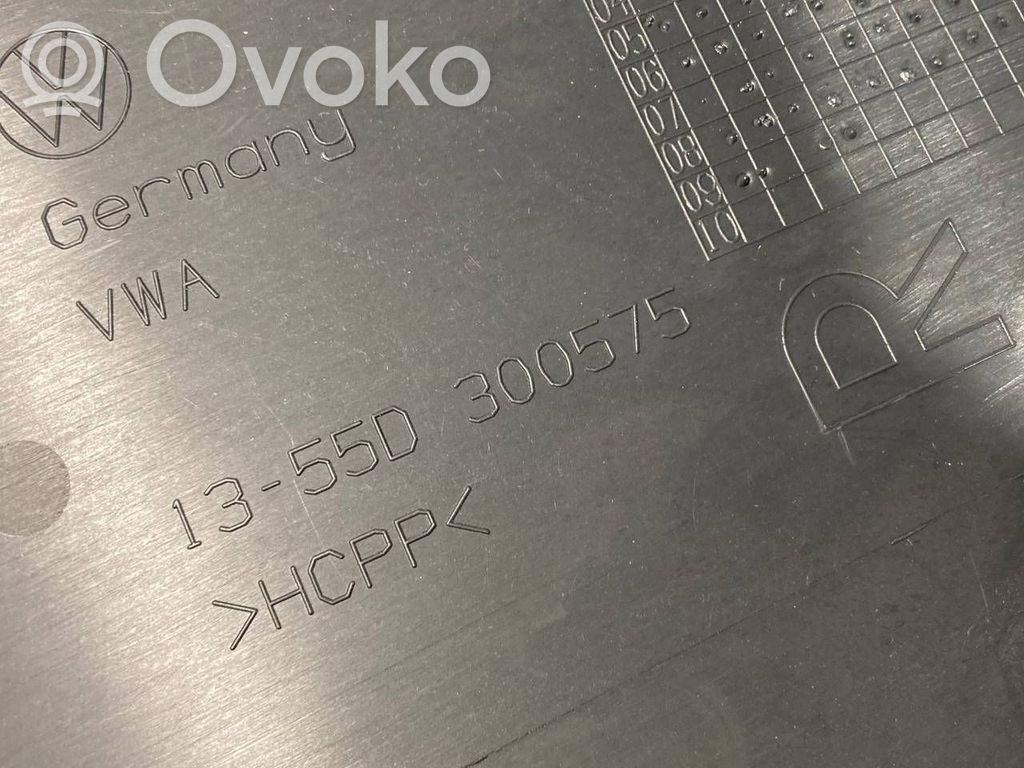 (B) statņa dekoratīvā apdare (apakšdaļa)