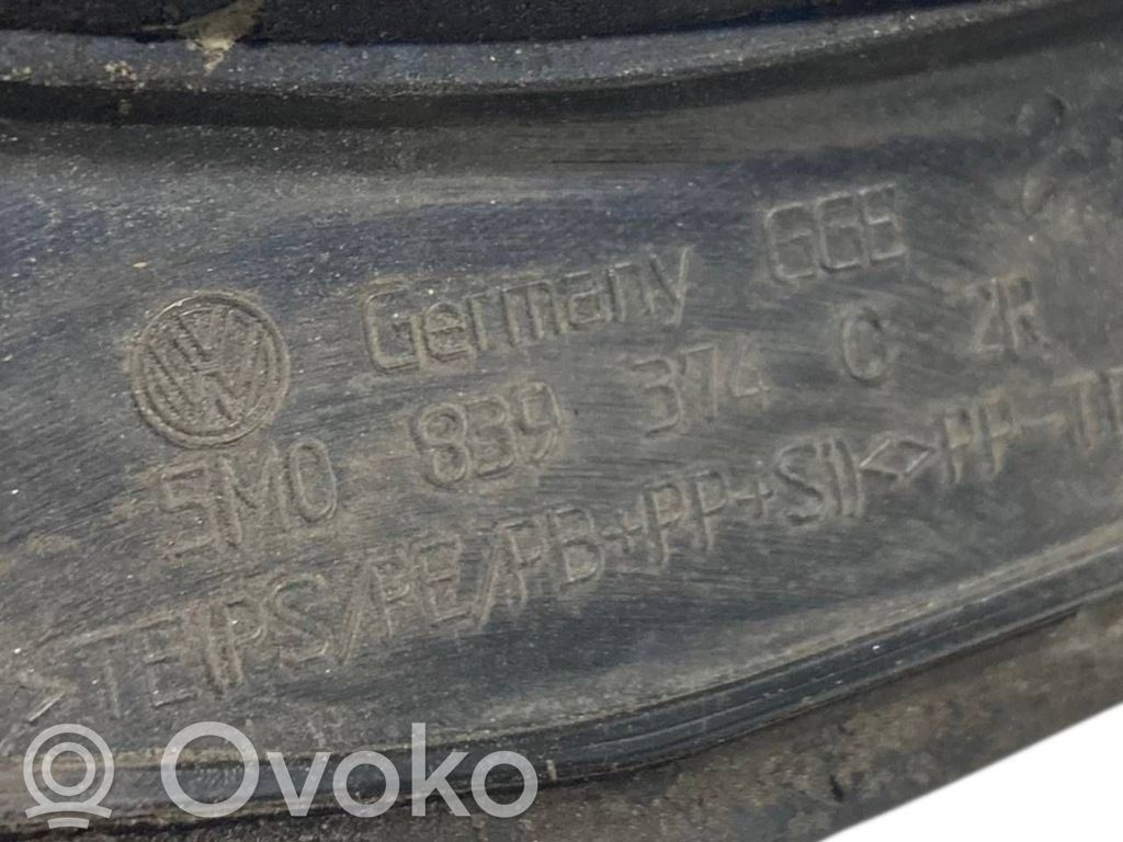 Aizmugurē durvju dekoratīvā apdare (moldings)