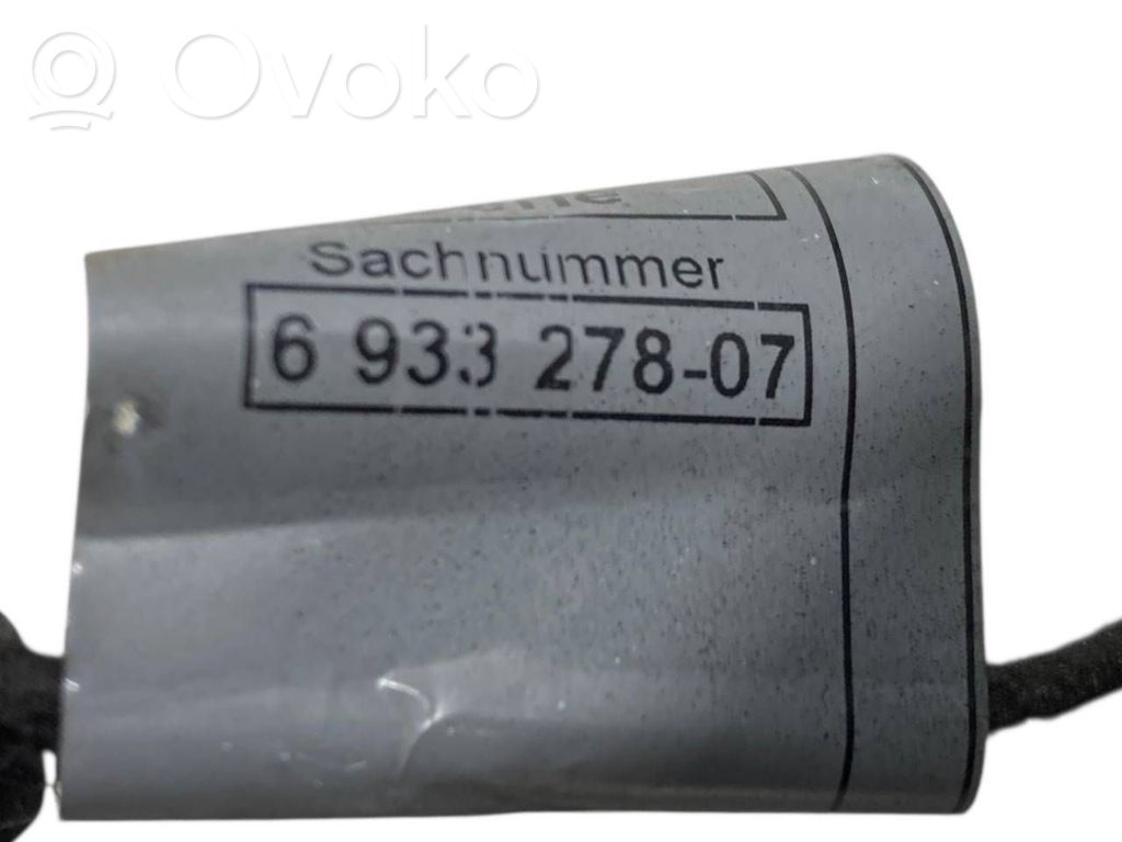 Priekšpusē durvju roktura vāciņš