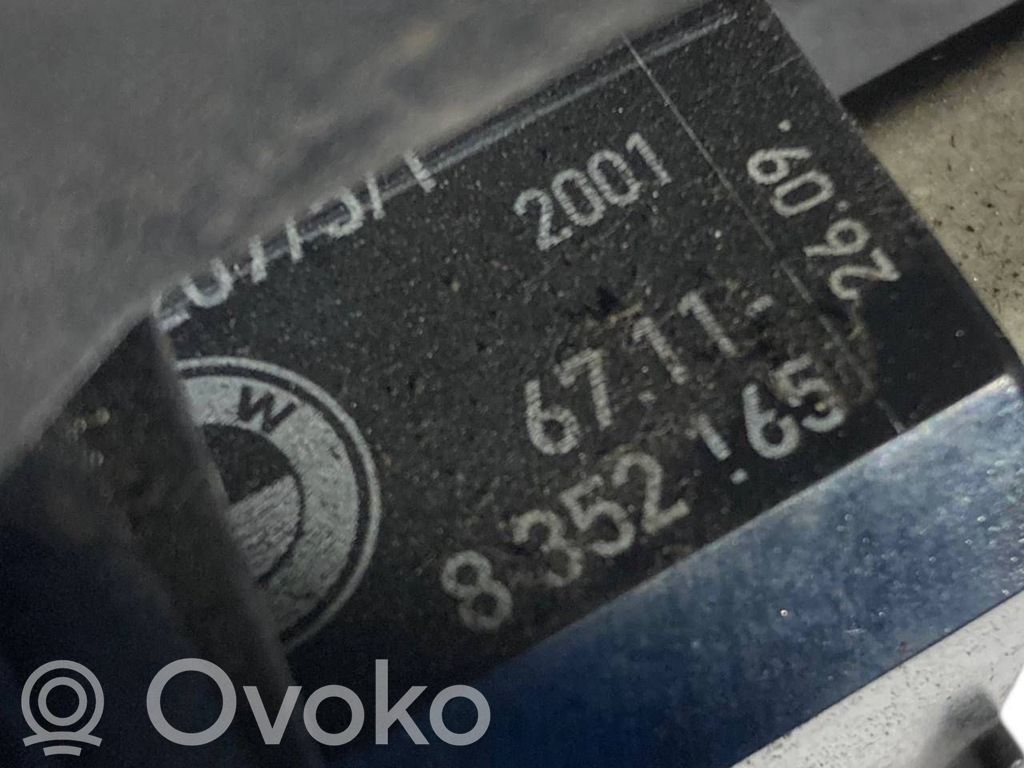 Priekšpusē slēdzene