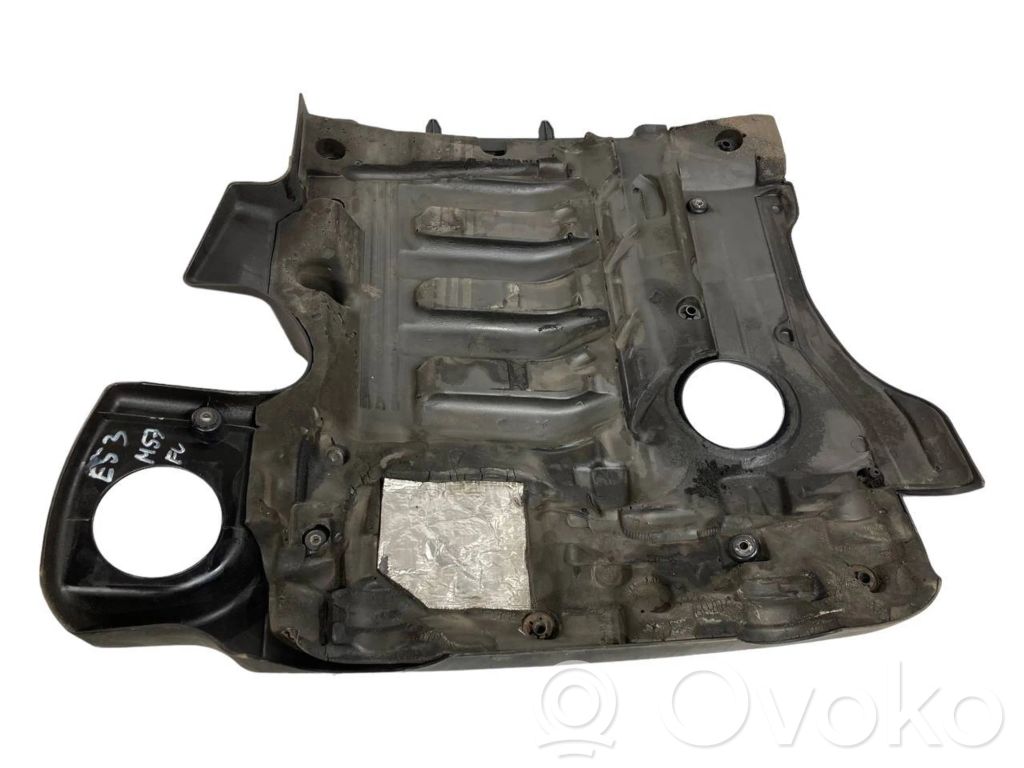 Dzinēja pārsegs (dekoratīva apdare)