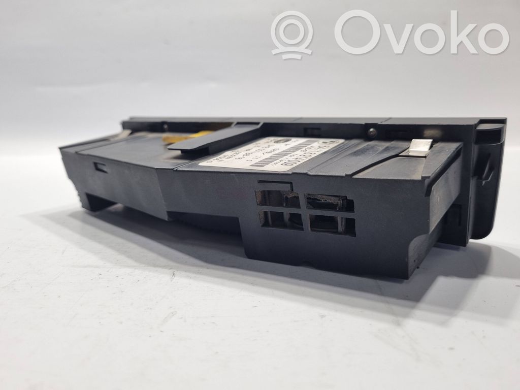 Air conditioning / climate control / interior heating control unit (in the passenger compartment)