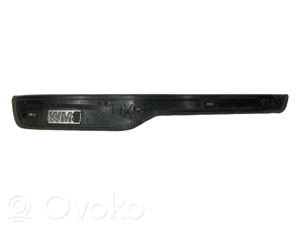 Rear door sill trim (inner)