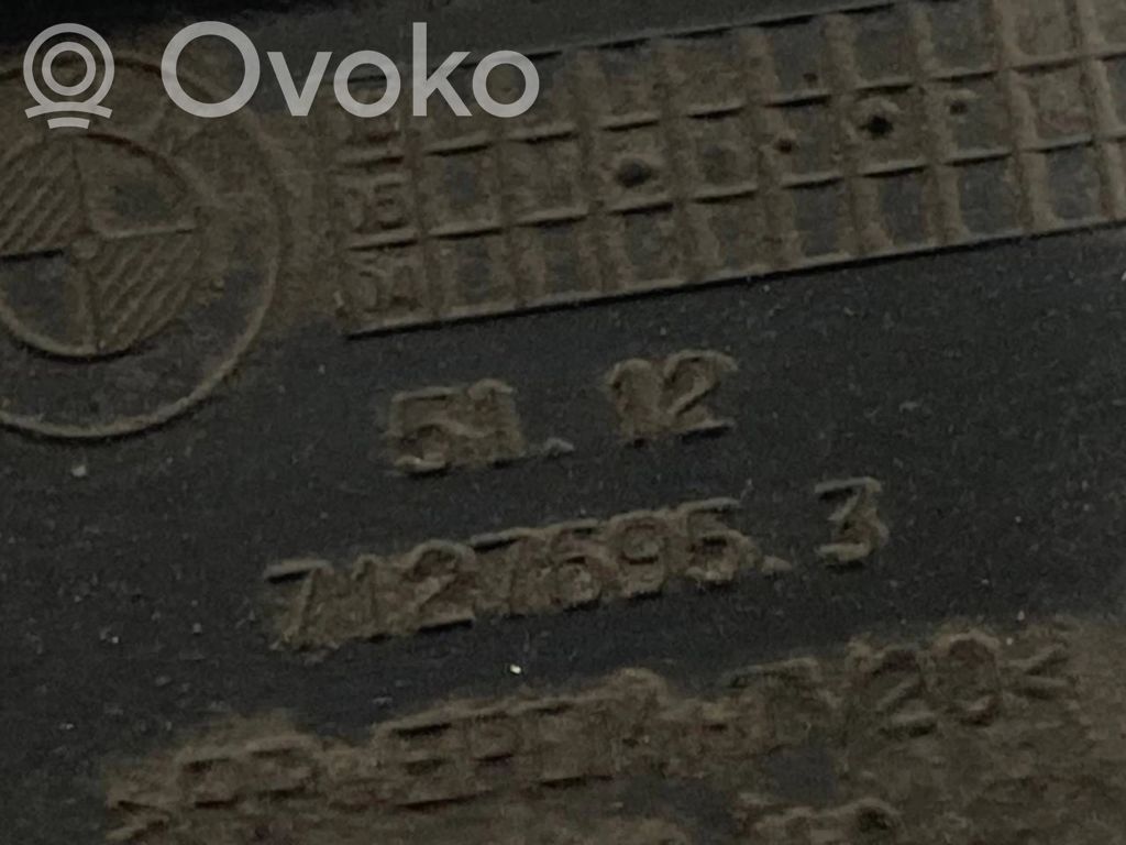 Крышка фаркопа в бампере
