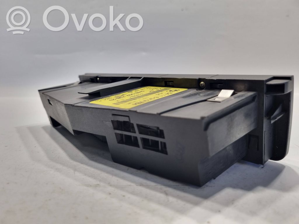 Air conditioning / climate control / interior heating control unit (in the passenger compartment)