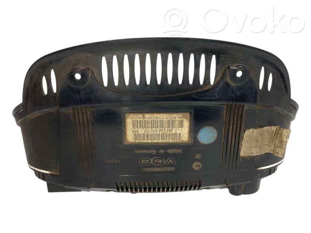 Speedometer (in the instrument panel)