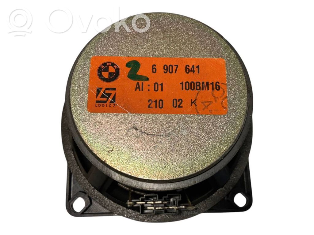 Skaļrunis (-i) pakaļējās durvīs