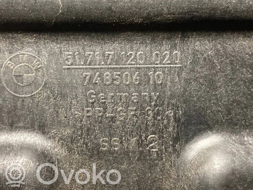 Trunk storage compartment