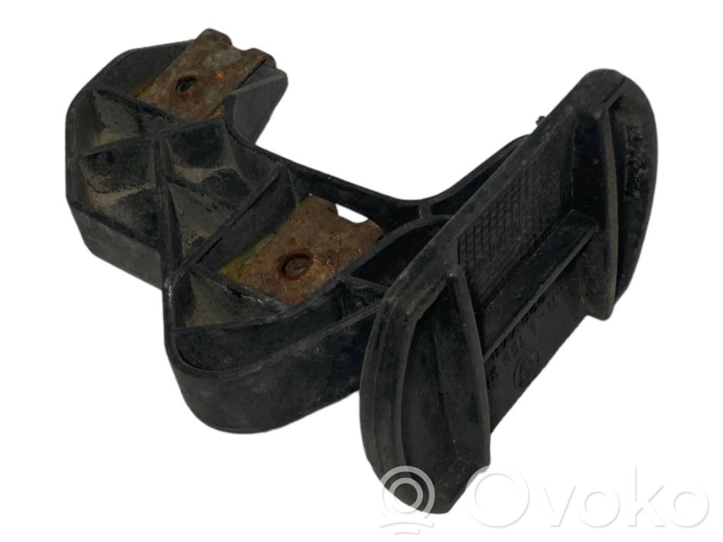 Front bumper holder