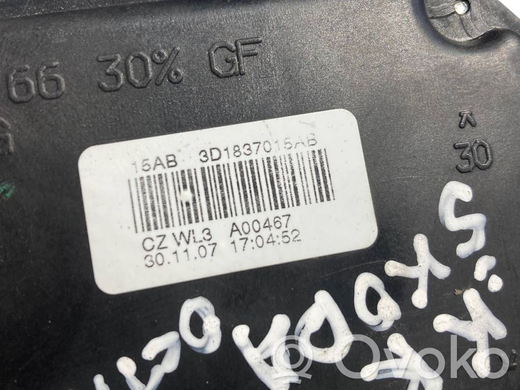 Priekšpusē slēdzene