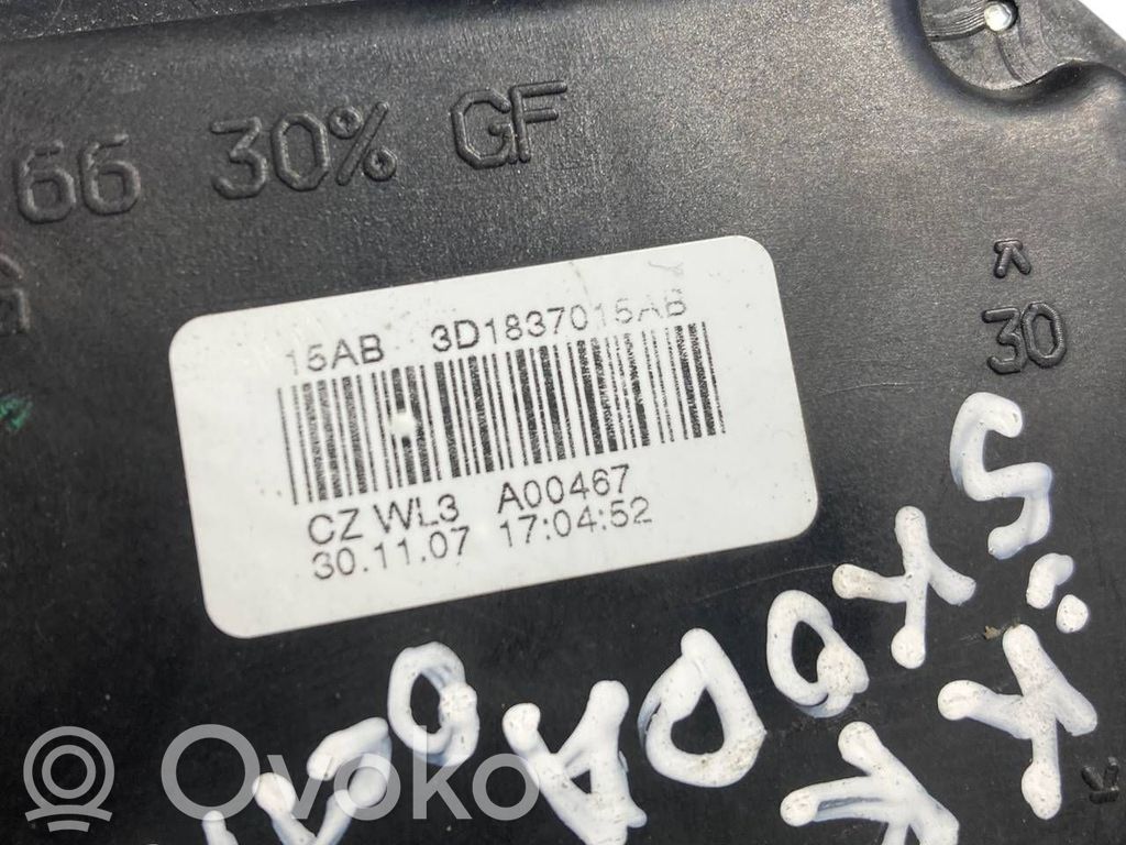 Priekšpusē slēdzene