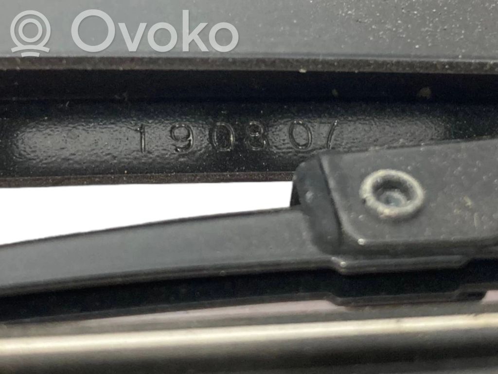 Priekšējā loga tīrītāja kājiņa