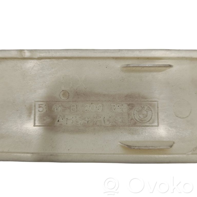 Cita veida salona detaļa