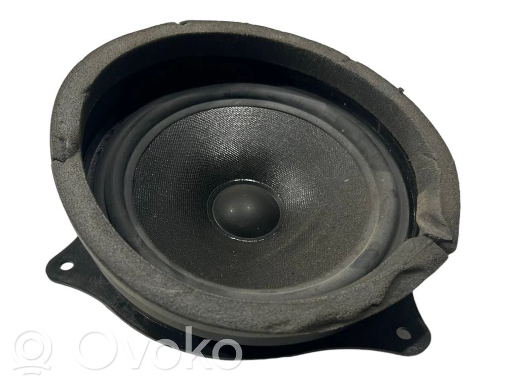 Speaker(s) in the rear door