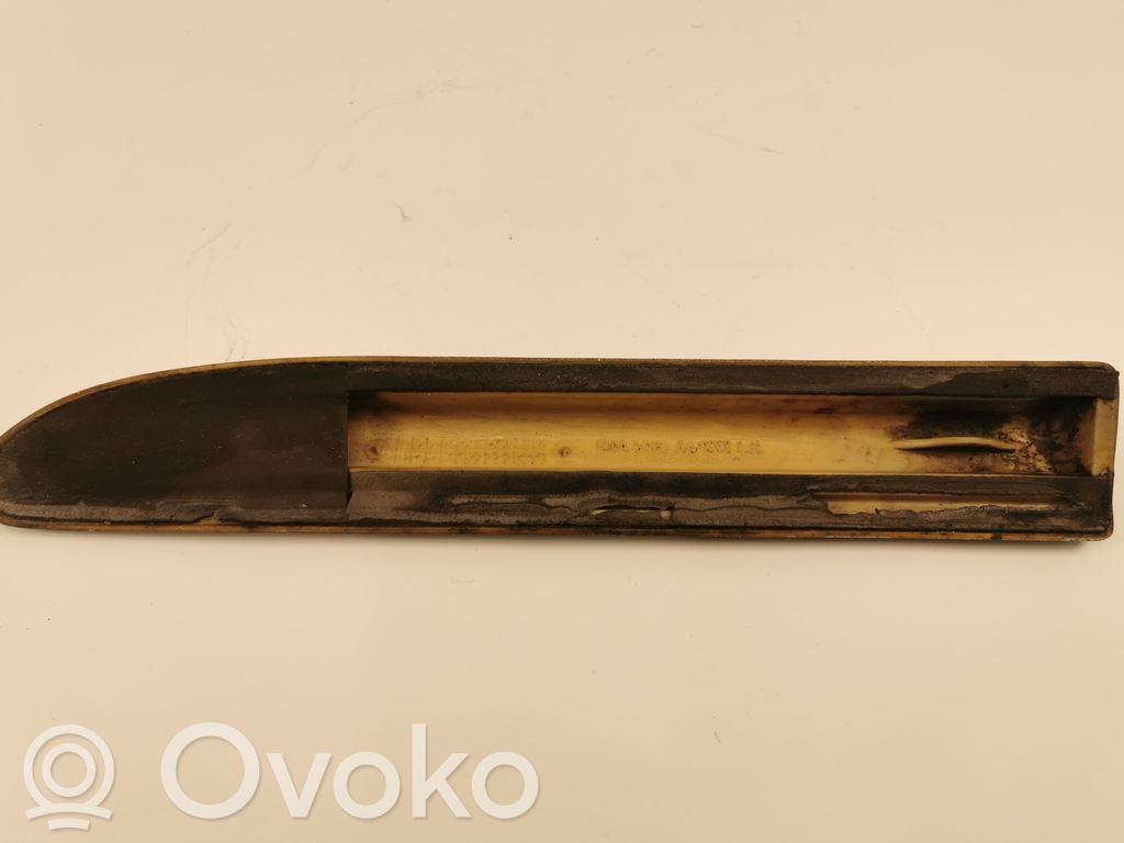 Spārna dekoratīvā apdare (moldings)
