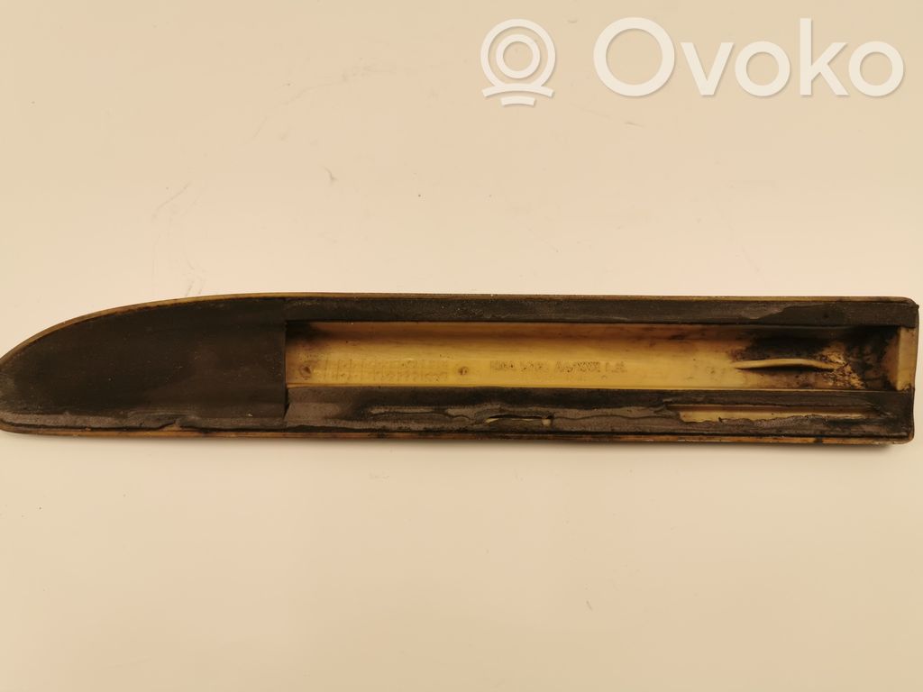 Spārna dekoratīvā apdare (moldings)