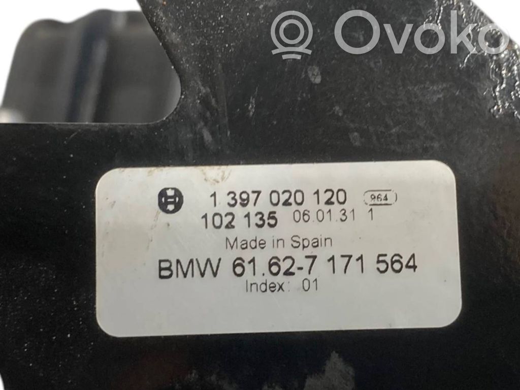 Aizmugurējā loga tīrītāja motoriņš